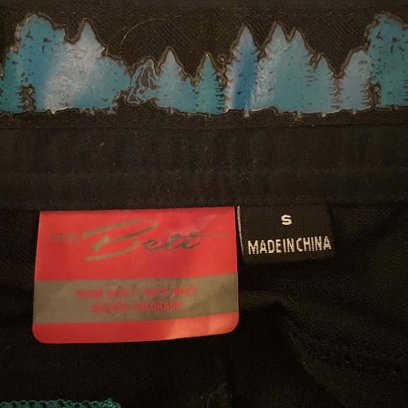 NWOT Yeti Women’s shorts - Picture 2 of 3